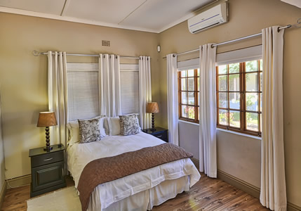 Pinotage Guest Cottage - St Croix Estate